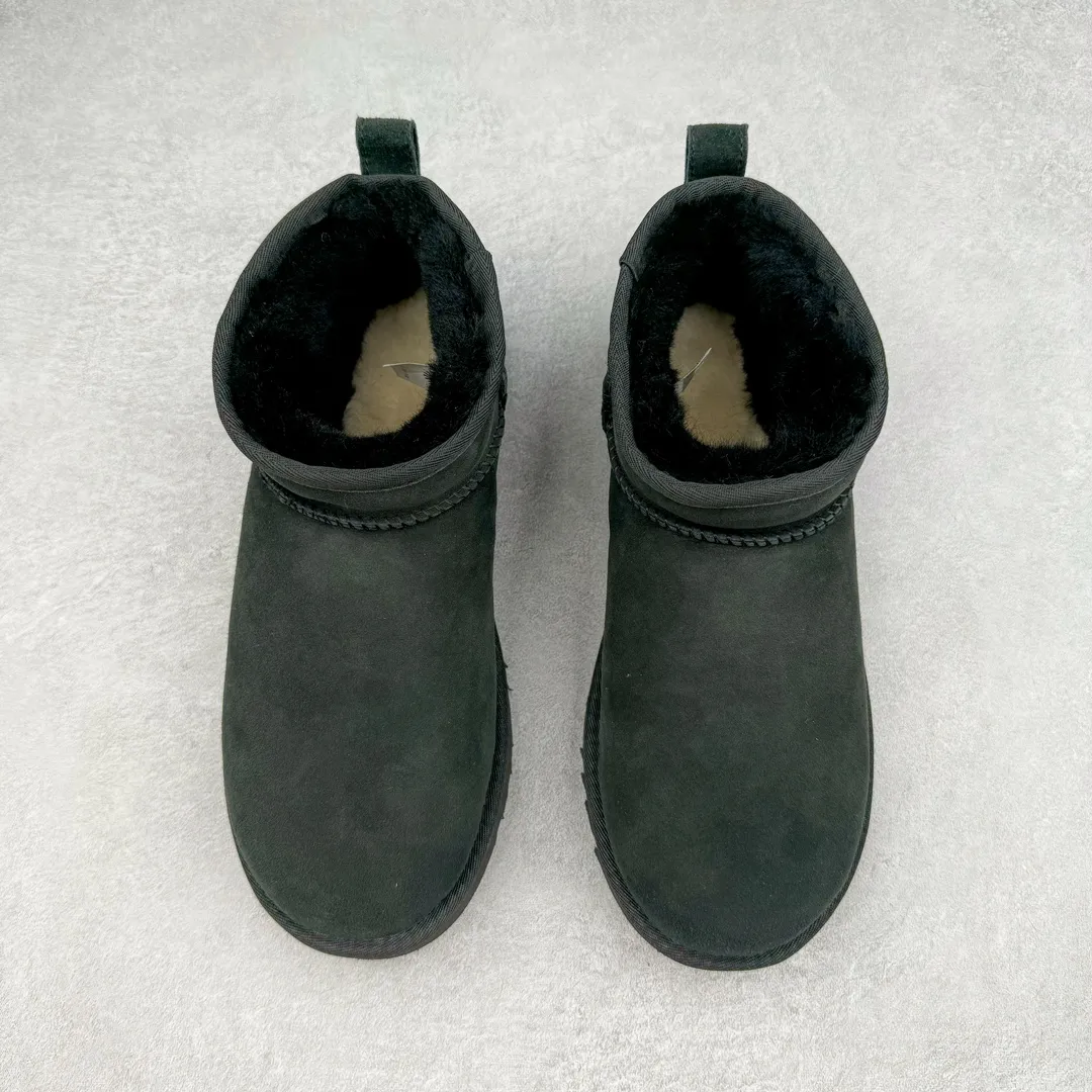 Pick up locally 💰520 UGG 6109 Zhou Dongyu Mini short boots, autumn and winter sheep fur integrated snow boots. All shoes are made from the same factory as ZP. Longfeng A-grade Australian imported sheep fur integrated men's and women's boots. Brand OEM production line. Fully follow the ZP process. OEM original pattern maker. Adhering to the principle of no original shoes and no development selection. Pay attention to every detail. The most authentic version on the market. TREADLITE "light wing" technology outsole. Lightweight/durable/flexible/pile type 35 36 37 38 39 40 41 42 43 44 45 Coding: by2936060